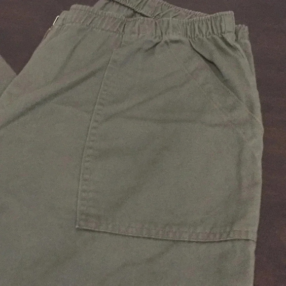Classic Elements Capris - Picture 2 of 7